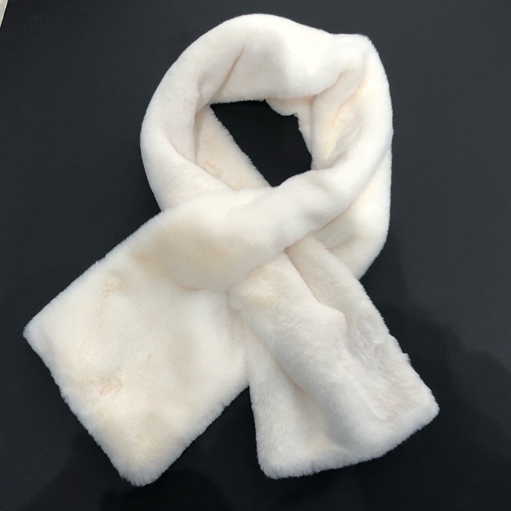 Apparis Bambi Scarf, Rachel Zoe’s Curateur
